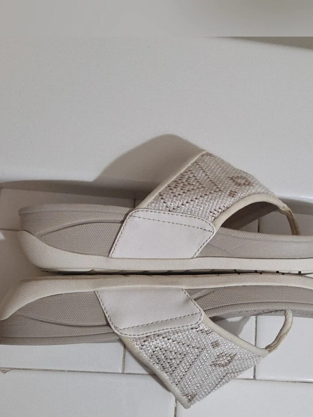Baretraps Dasie Women's Thong Slide Flip Flop Beige Sandal Comfort Size 10